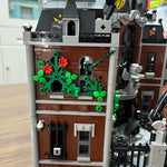 Superhelden-Krankenhaus – detailreiches Modell ähnlich LEGO Arkham Asylum | 2.953 Steine
