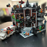 Superhelden-Krankenhaus – detailreiches Modell ähnlich LEGO Arkham Asylum | 2.953 Steine